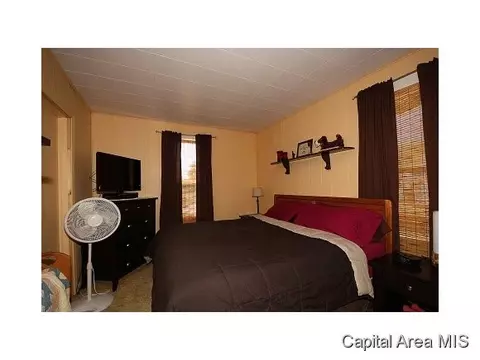 111 E Sycamore, Thayer, IL 62689 photo 13