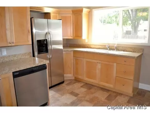 2028 Marland, Springfield, IL 62702 photo 2