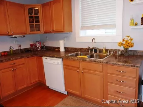 1609 W Governor, Springfield, IL 62704 photo 4