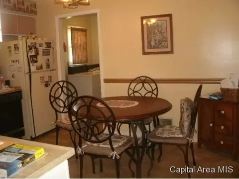 1020 N 03rd St, Riverton, IL 62561 photo 5