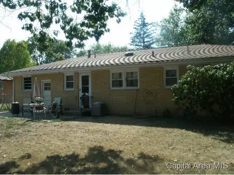 1020 N 03rd St, Riverton, IL 62561 photo 11