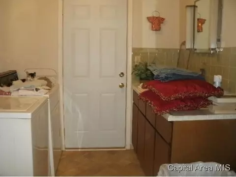 1020 N 03rd St, Riverton, IL 62561 photo 8