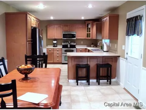 151 Olive, Virden, IL 62690 photo 3
