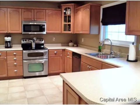 151 Olive, Virden, IL 62690 photo 5