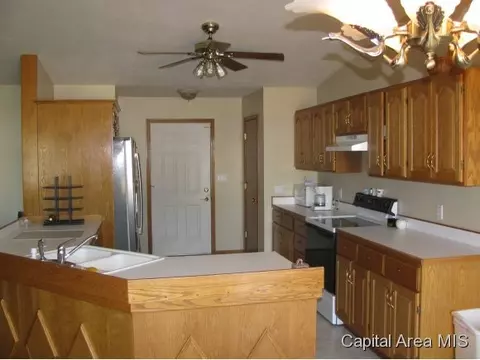 4323 Comanche Dr, Springfield, IL 62711 photo 5