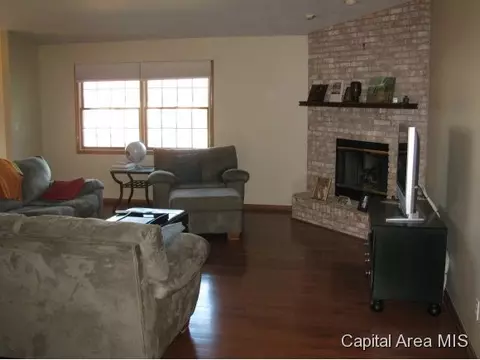 4323 Comanche Dr, Springfield, IL 62711 photo 4