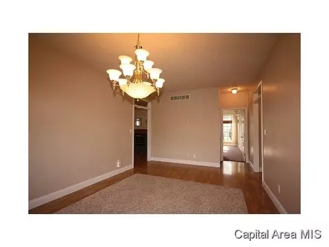 1521 E Barber, Sherman, IL 62684 photo 11