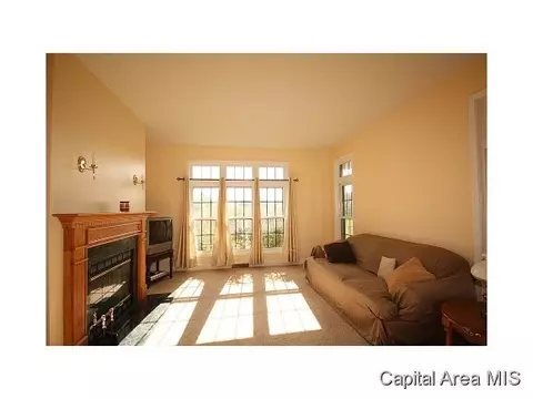 1521 E Barber, Sherman, IL 62684 photo 8