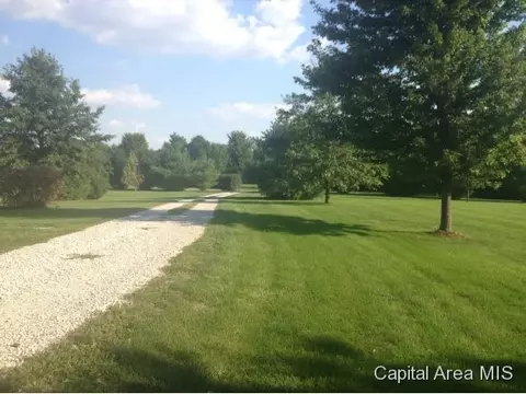 1521 E Barber, Sherman, IL 62684 photo 2