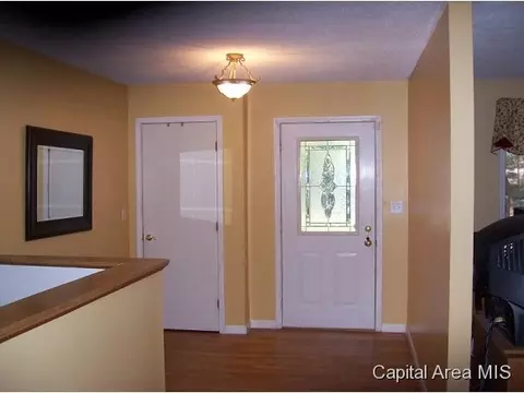 7 Harlan Ct, Springfield, IL 62712 photo 2