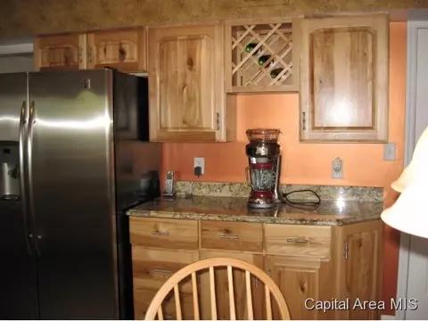 17 Hawthorne Ln, Springfield, IL 62712 photo 6