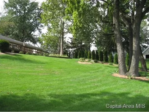 17 Hawthorne Ln, Springfield, IL 62712 photo 1