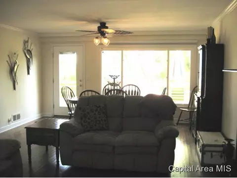 17 Hawthorne Ln, Springfield, IL 62712 photo 3