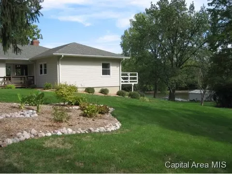 17 Hawthorne Ln, Springfield, IL 62712 photo 2