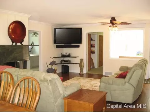 17 Hawthorne Ln, Springfield, IL 62712 photo 4
