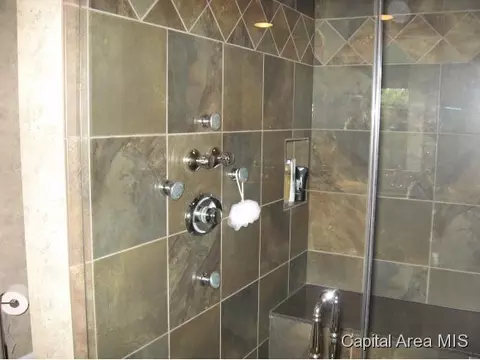 17 Hawthorne Ln, Springfield, IL 62712 photo 10