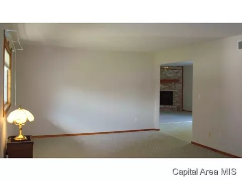 2701 Carl Pr, Springfield, IL 62703 photo 2