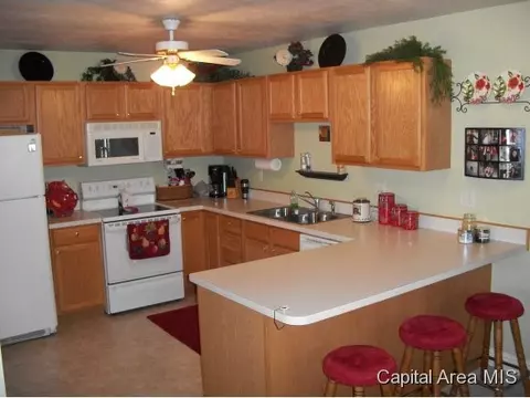 220 Independence Blvd, Chatham, IL 62629 photo 3