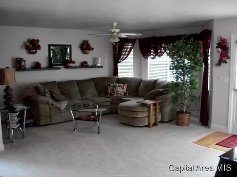 220 Independence Blvd, Chatham, IL 62629 photo 4