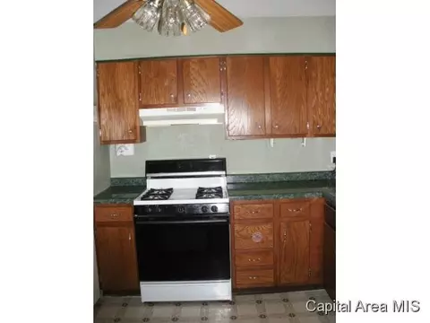 12 Beverly, Springfield, IL 62702 photo 2