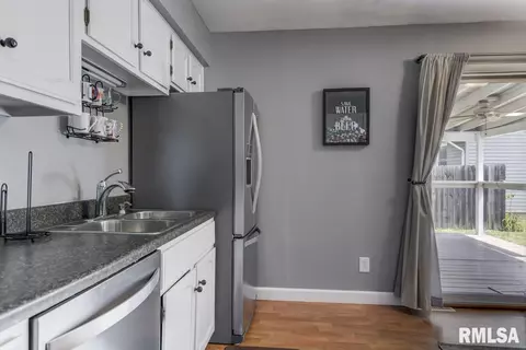 3900 Jonquil Drs, Springfield, IL 62707 photo 8