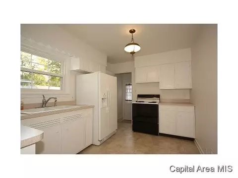 2429 S Walnut, Springfield, IL 62704 photo 3