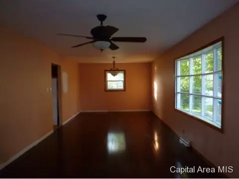 1300 Beard, Beardstown, IL 62618 photo 4