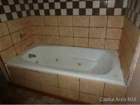 1300 Beard, Beardstown, IL 62618 photo 10