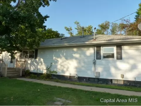 1300 Beard, Beardstown, IL 62618 photo 2
