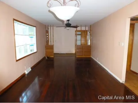 1300 Beard, Beardstown, IL 62618 photo 5