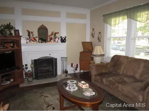 1825 S Walnut, Springfield, IL 62704 photo 2