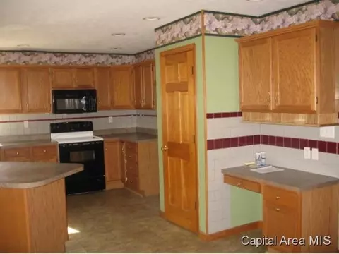 2413 Glencoe, Springfield, IL 62704 photo 3
