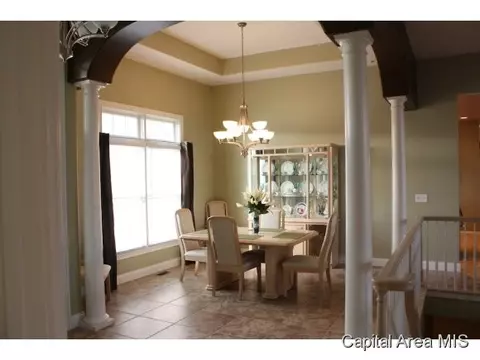 2105 Harbor Lndg, Springfield, IL 62712 photo 2