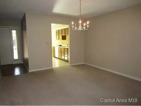 2011 Cardinal Dr, Springfield, IL 62704 photo 3
