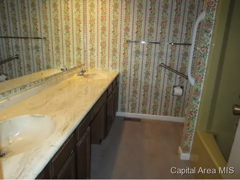 2011 Cardinal Dr, Springfield, IL 62704 photo 6