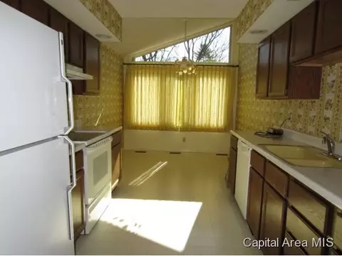2011 Cardinal Dr, Springfield, IL 62704 photo 4