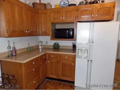 105 E Fortune, Virden, IL 62690 photo 8