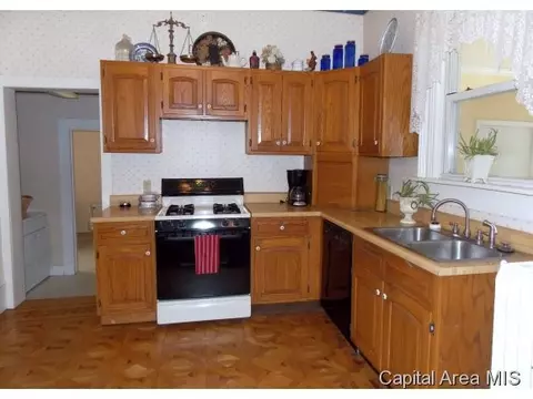 105 E Fortune, Virden, IL 62690 photo 6
