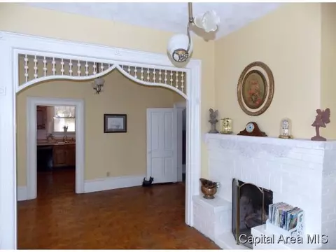 105 E Fortune, Virden, IL 62690 photo 4