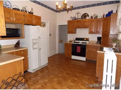 105 E Fortune, Virden, IL 62690 photo 10