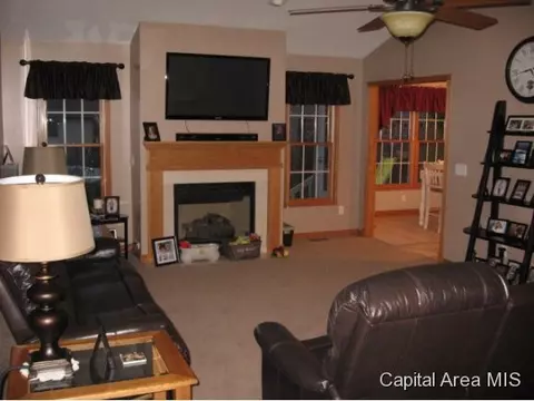3909 Mapleshade, Springfield, IL 62712 photo 4