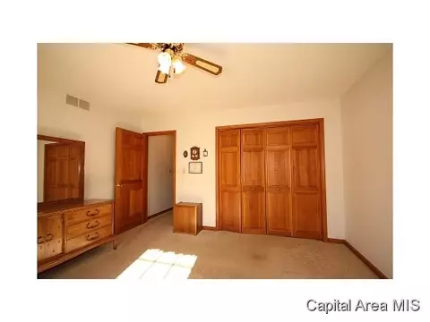 3125 Spring Mill Dr, Springfield, IL 62704 photo 2
