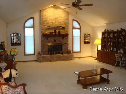 2400 Silver Mill Ct, Springfield, IL 62711 photo 3