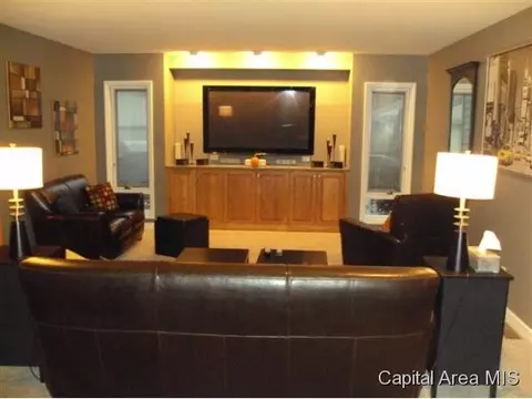 1837 S Walnut, Springfield, IL 62704 photo 3