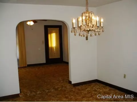 817 E Madison, Riverton, IL 62561 photo 8