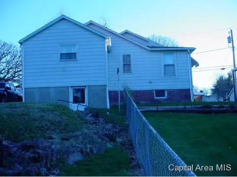 817 E Madison, Riverton, IL 62561 photo 5