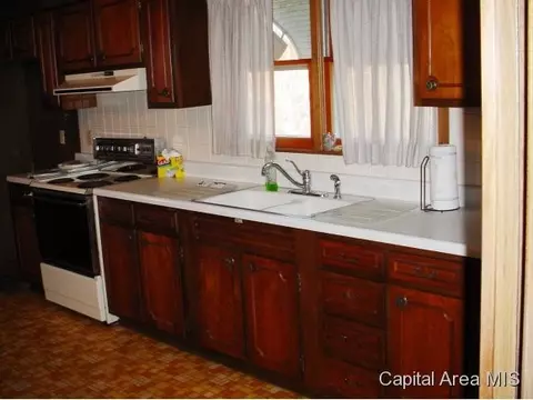 817 E Madison, Riverton, IL 62561 photo 9