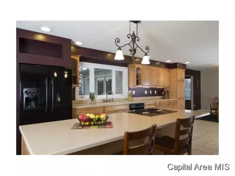 8113 Tack Ln, Springfield, IL 62712 photo 4