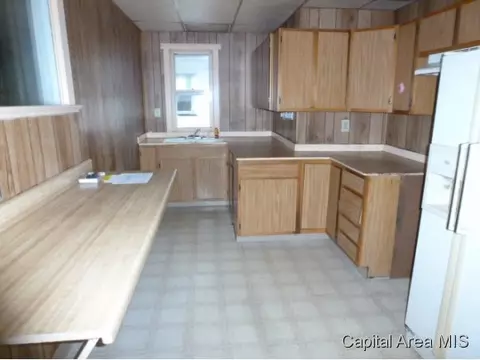 1904 E Pr, Decatur, IL 62521 photo 4