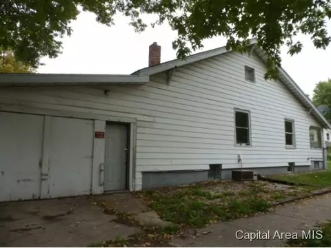 1904 E Pr, Decatur, IL 62521 photo 2